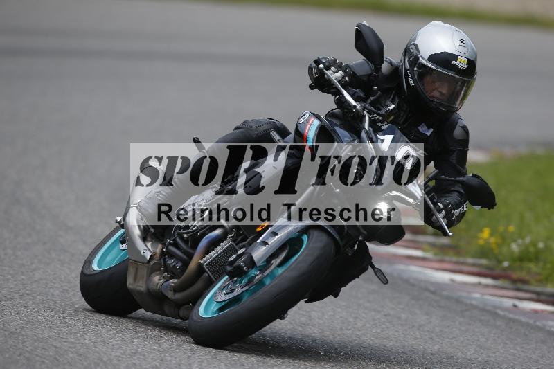 /Archiv-2024/29 12.06.2024 MOTO.CH Track Day ADR/Gruppe gelb/102